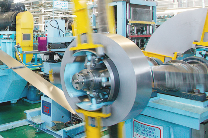 業界トップクラスのロールフォーミング（成形）加工メーカー